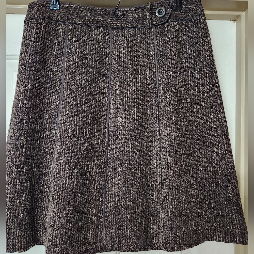 Ann Taylor skirt,size 10. nwt. fully lined